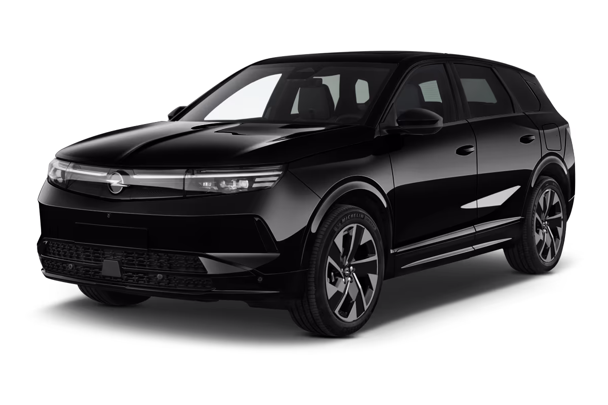 Schräge Frontansicht eines Opel Grandland, freigestellt