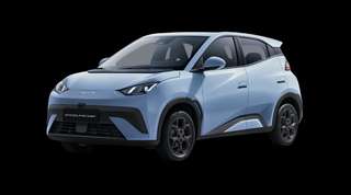 Schräge Frontansicht auf einen BYD Dolphin Surf Boost, freigestellt