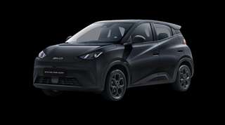 Schräge Frontansicht auf einen BYD Dolphin Surf Boost, freigestellt