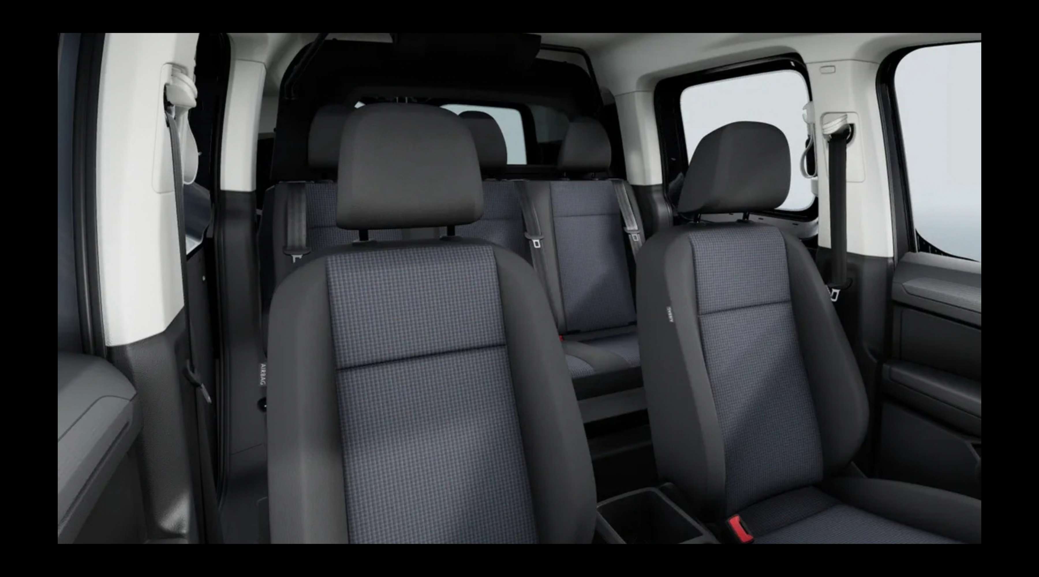 Vordersitze eines Volkswagen Caddy