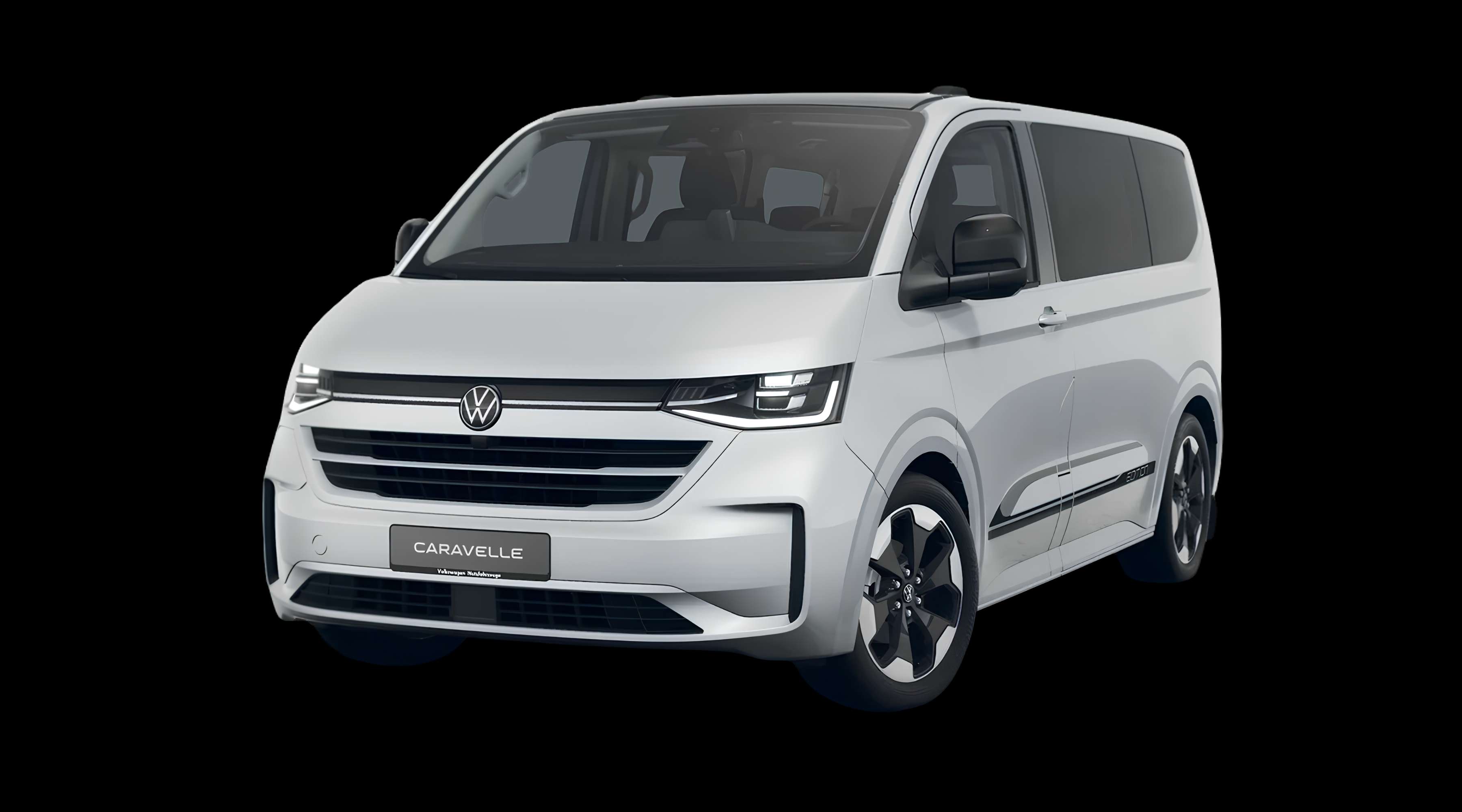 Schräge Frontansicht eines Volkswagen e-Caravelle, freigestellt