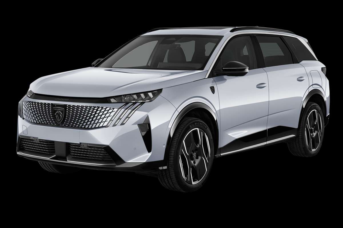 Schräge Frontansicht eines Peugeot e-5008, freigestellt
