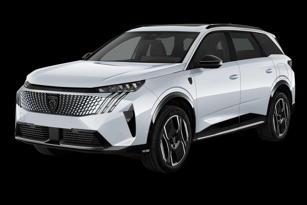 Schräge Frontansicht eines Peugeot e-5008, freigestellt