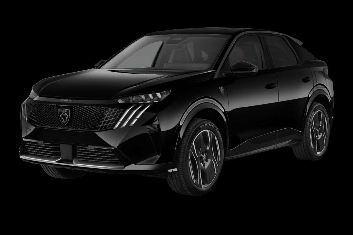 Schräge Frontansicht eines Peugeot e-3008, freigestellt