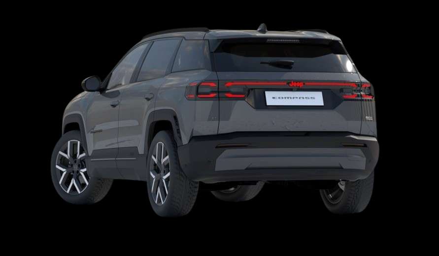 Schräge Heckansicht eines Jeep Compass, freigestellt