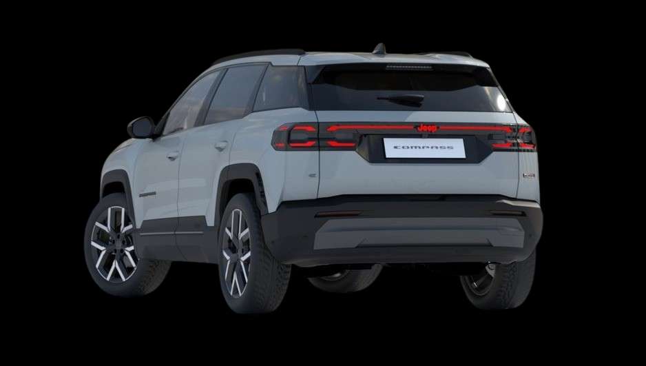 Schräge Heckansicht eines Jeep Compass, freigestellt