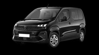Schräge Frontansicht auf einen Peugeot Rifter Allure, freigestellt