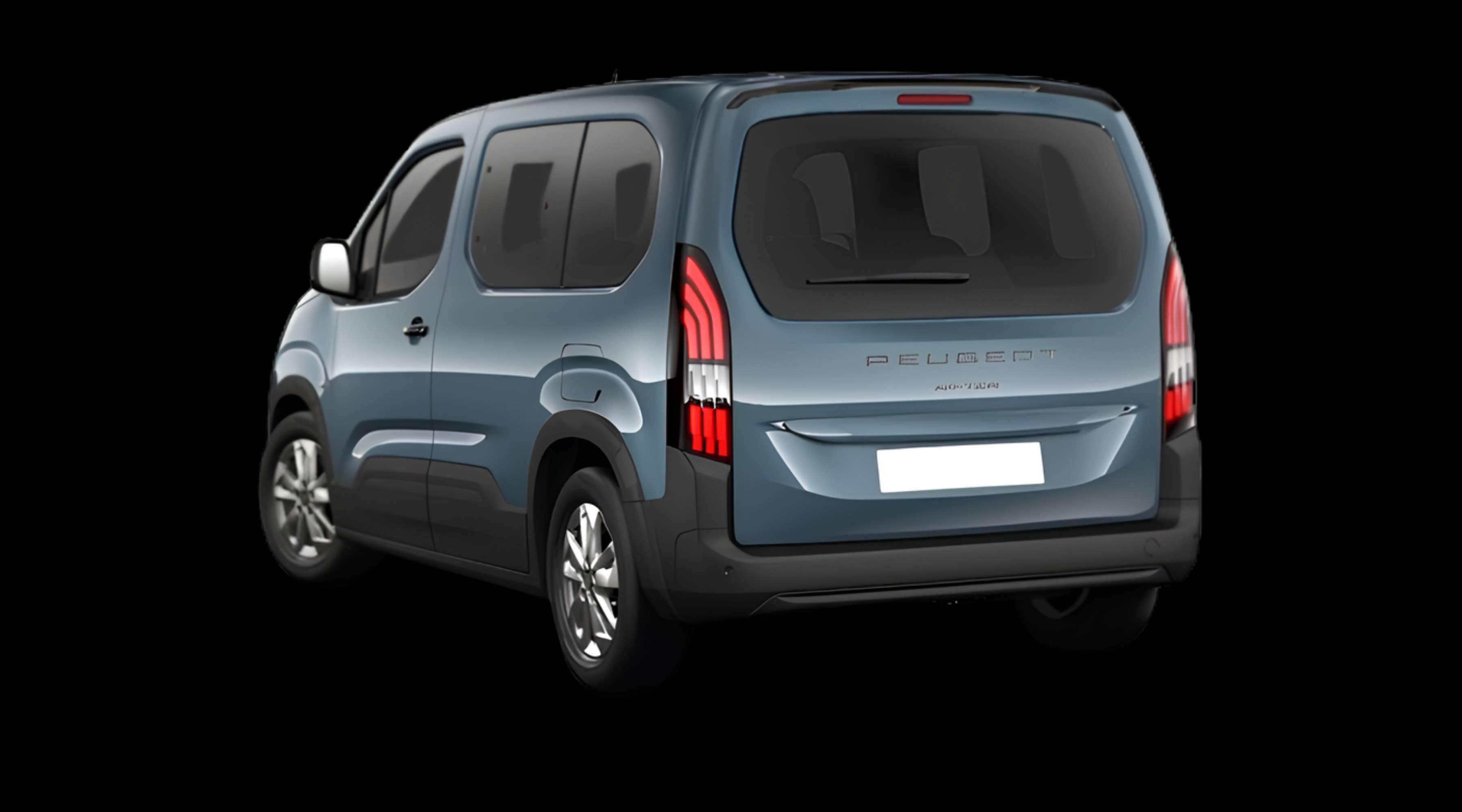 Schräge Heckansicht eines Peugeot Rifter, freigestellt