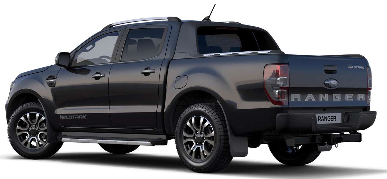 Schräge Heckansicht auf einen Ford Ranger, freigestellt