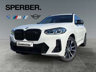 Schräge Frontansicht auf einen BMW X3 , freigestellt