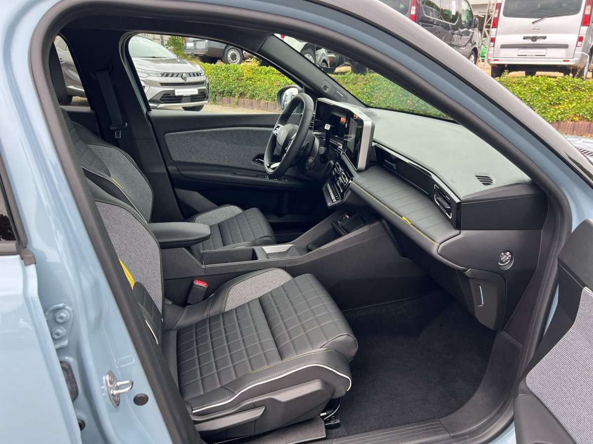 Fahrzeugbild eines Renault 4 E-TECH