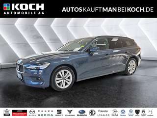 Schräge Frontansicht auf einen Volvo V60 , freigestellt