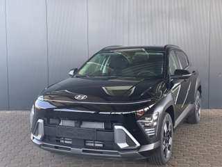 Schräge Frontansicht auf einen Hyundai Kona , freigestellt
