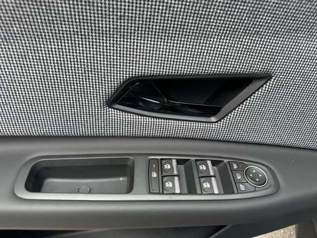 Fahrzeugbild eines Renault 4 E-TECH