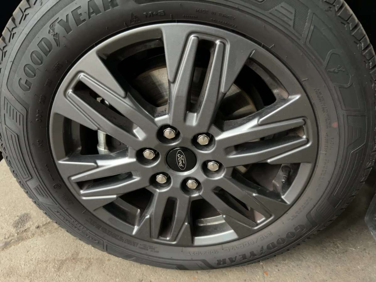 Fahrzeugbild eines Ford Tourneo Custom