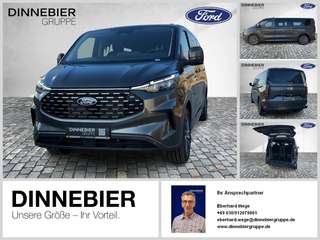Schräge Frontansicht auf einen Ford Tourneo Custom , freigestellt