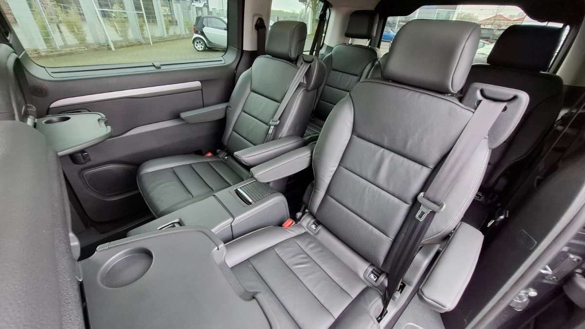 Fahrzeugbild eines Peugeot Traveller