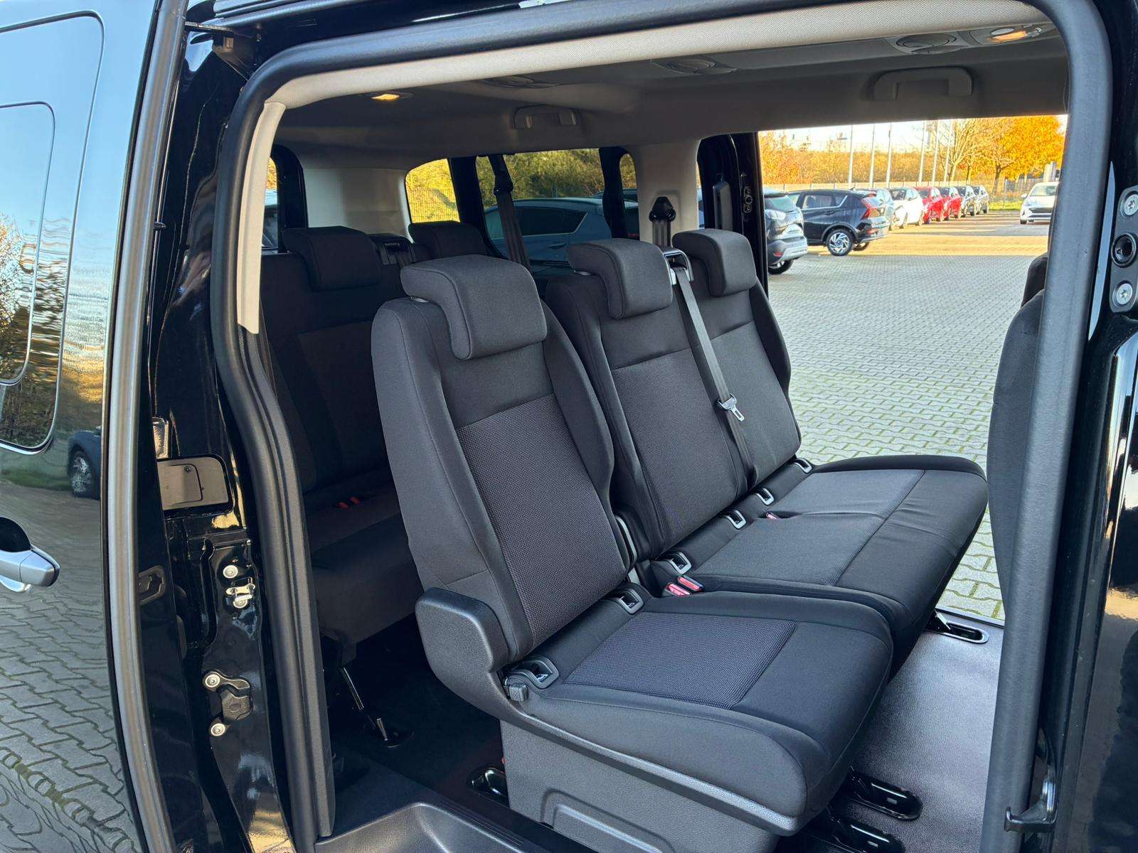 Fahrzeugbild eines Opel Vivaro