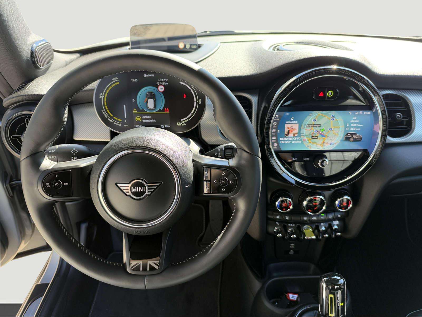 Fahrzeugbild eines MINI COOPER SE