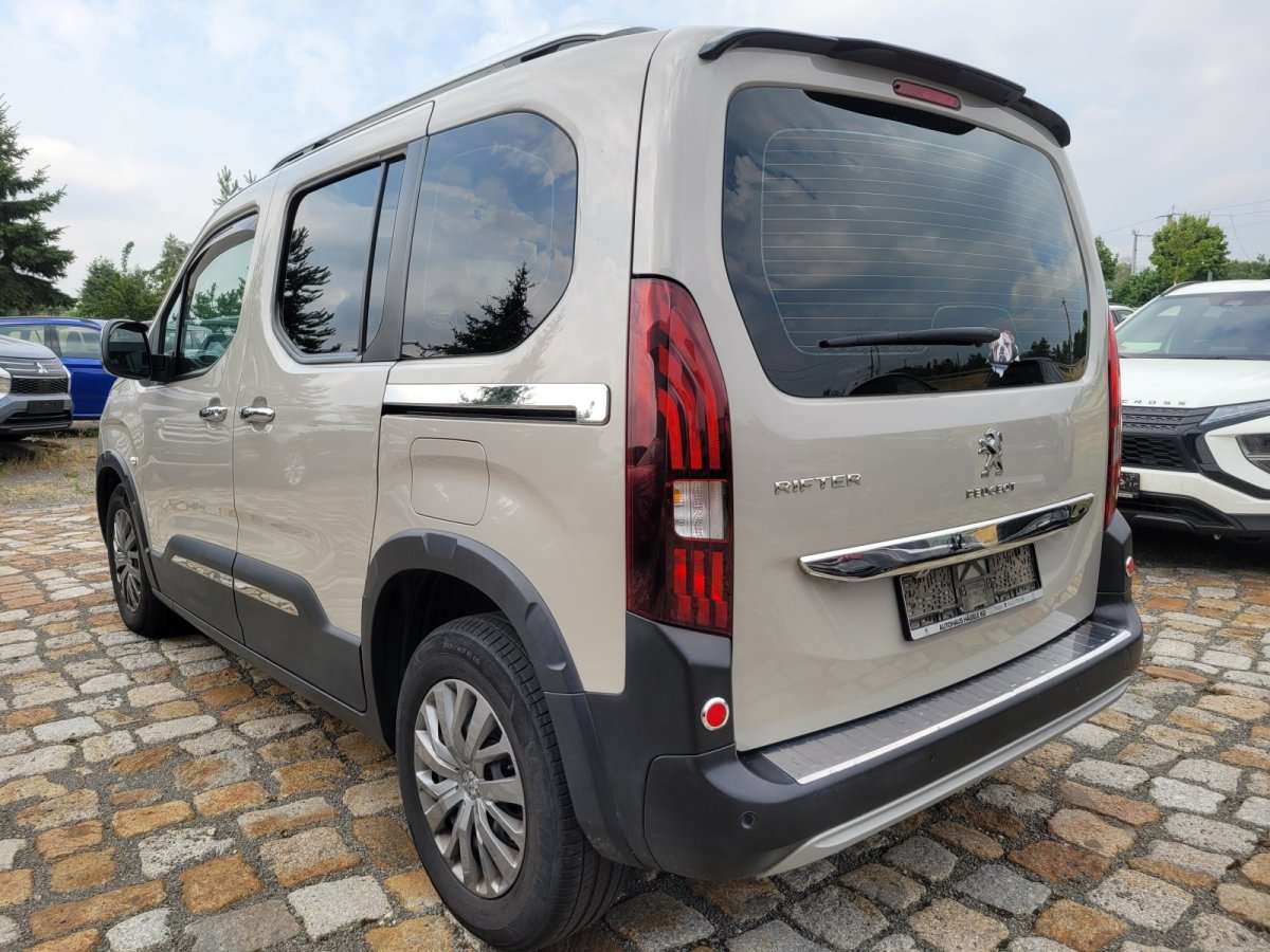 Fahrzeugbild eines Peugeot Rifter