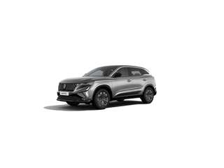 Schräge Frontansicht auf einen Renault Austral , freigestellt