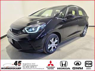 Schräge Frontansicht auf einen Honda Jazz , freigestellt