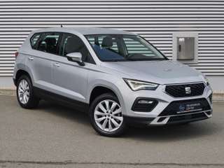 Schräge Frontansicht auf einen SEAT Ateca , freigestellt