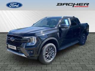 Schräge Frontansicht auf einen Ford Ranger , freigestellt