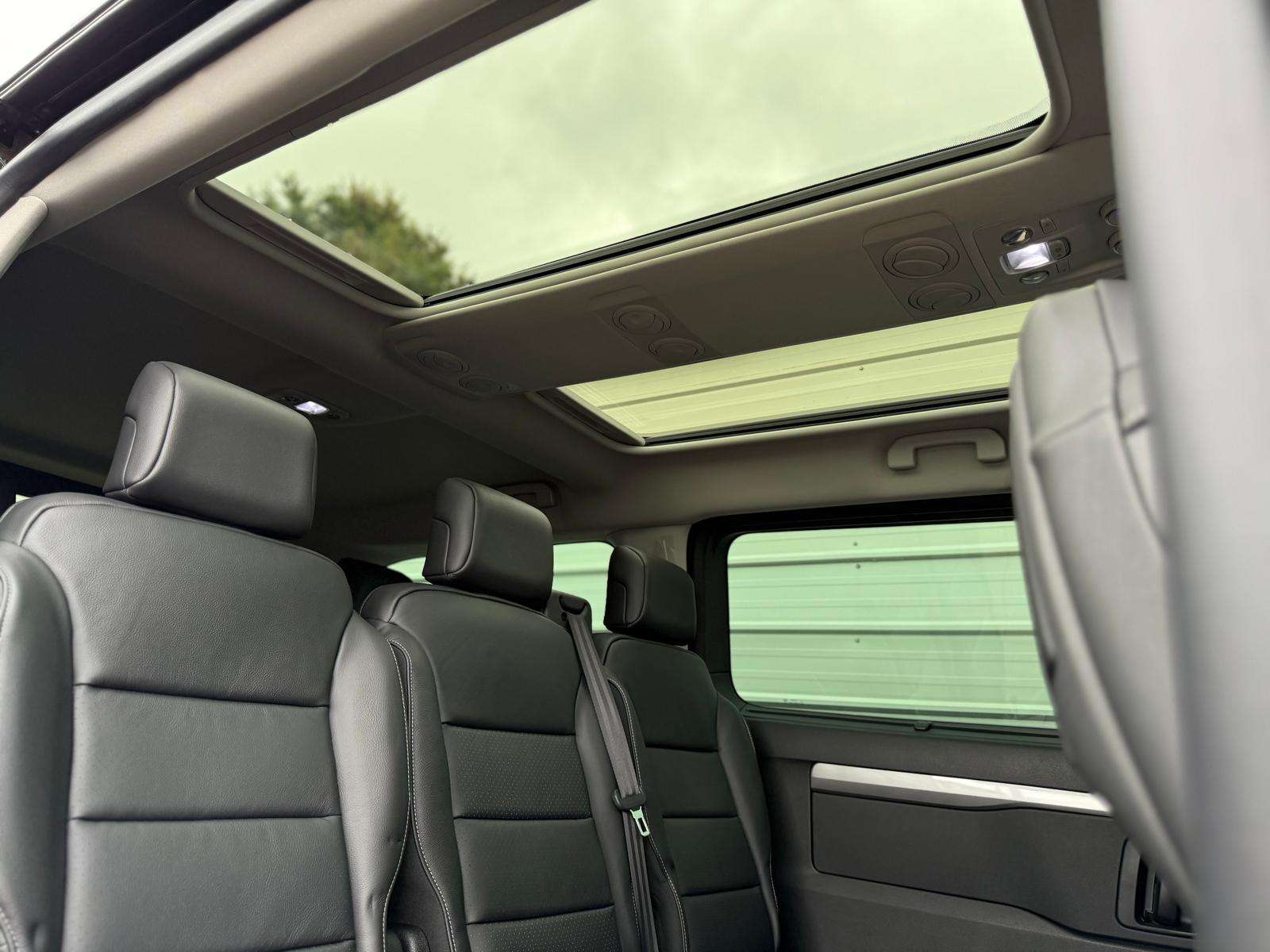 Fahrzeugbild eines Peugeot Traveller