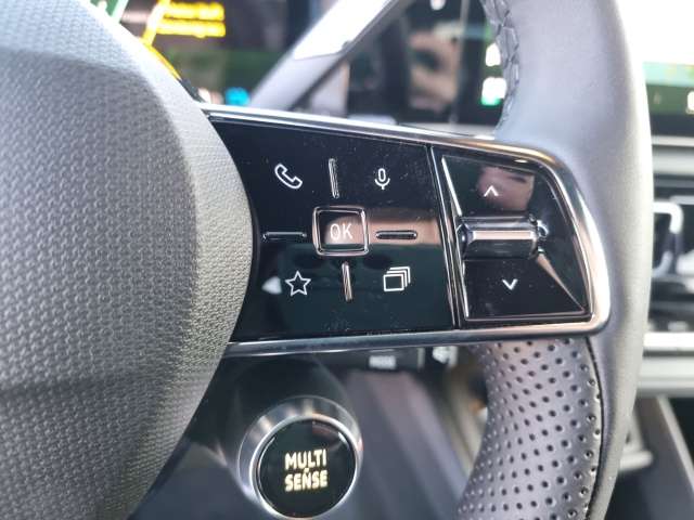 Fahrzeugbild eines Renault 4 E-TECH