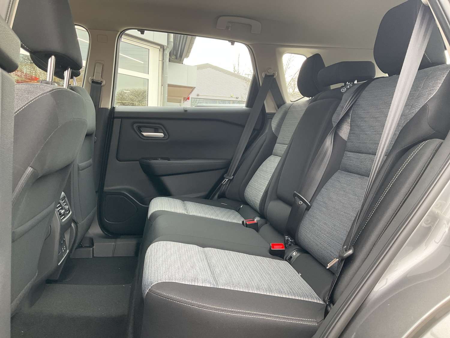 Fahrzeugbild eines Nissan X-TRAIL