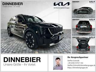 Schräge Frontansicht auf einen Kia Sorento , freigestellt