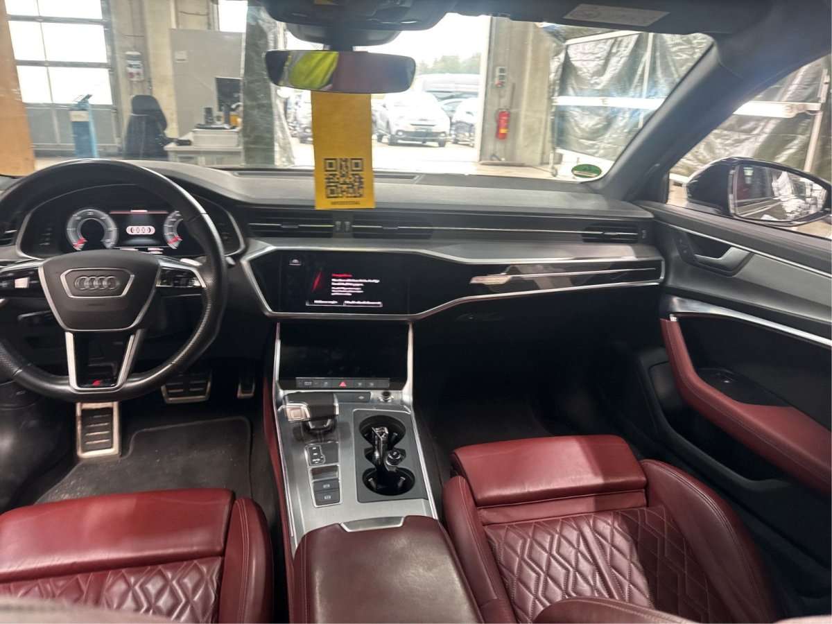 Fahrzeugbild eines Audi S6