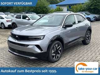 Schräge Frontansicht auf einen Opel Mokka , freigestellt