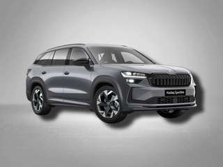 Schräge Frontansicht auf einen Skoda Kodiaq , freigestellt