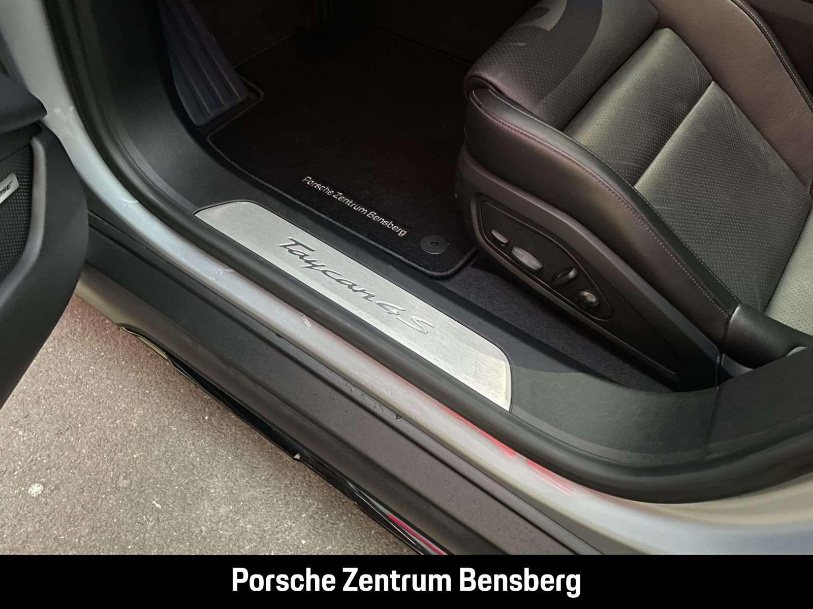 Fahrzeugbild eines Porsche Taycan