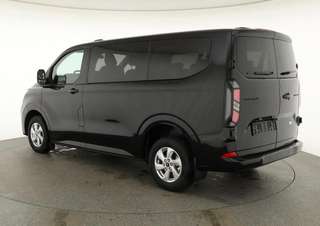 Schräge Frontansicht auf einen Ford Transit Custom , freigestellt