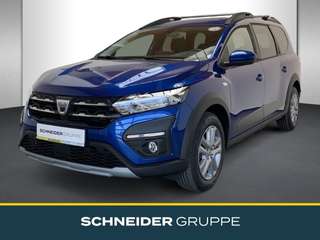 Schräge Frontansicht auf einen Dacia Jogger , freigestellt