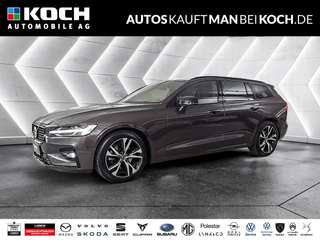 Schräge Frontansicht auf einen Volvo V60 , freigestellt