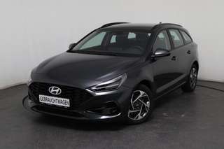 Schräge Frontansicht auf einen Hyundai i30 , freigestellt