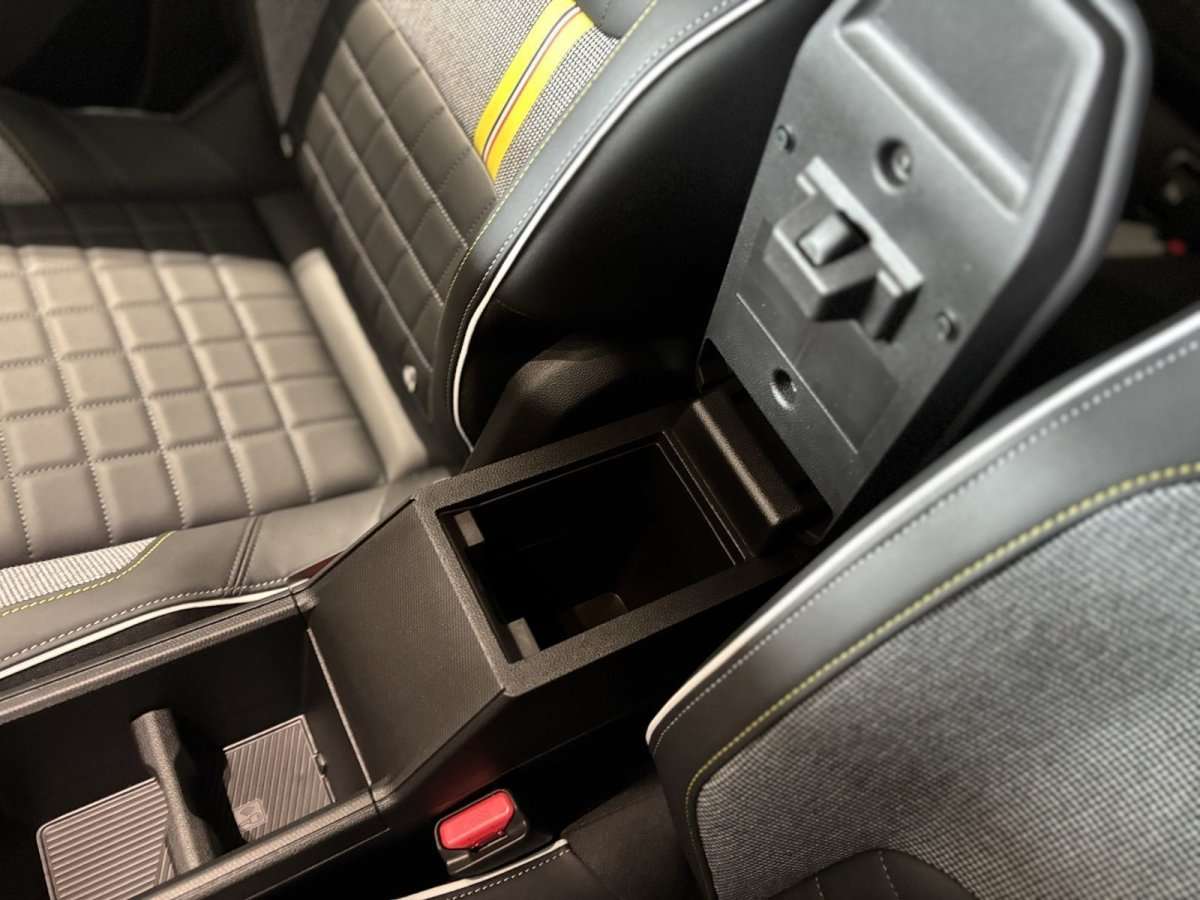 Fahrzeugbild eines Renault 4 E-TECH