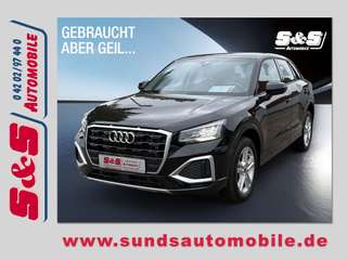 Schräge Frontansicht auf einen Audi Q2 , freigestellt