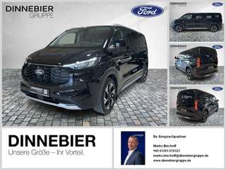 Schräge Frontansicht auf einen Ford Tourneo Custom , freigestellt
