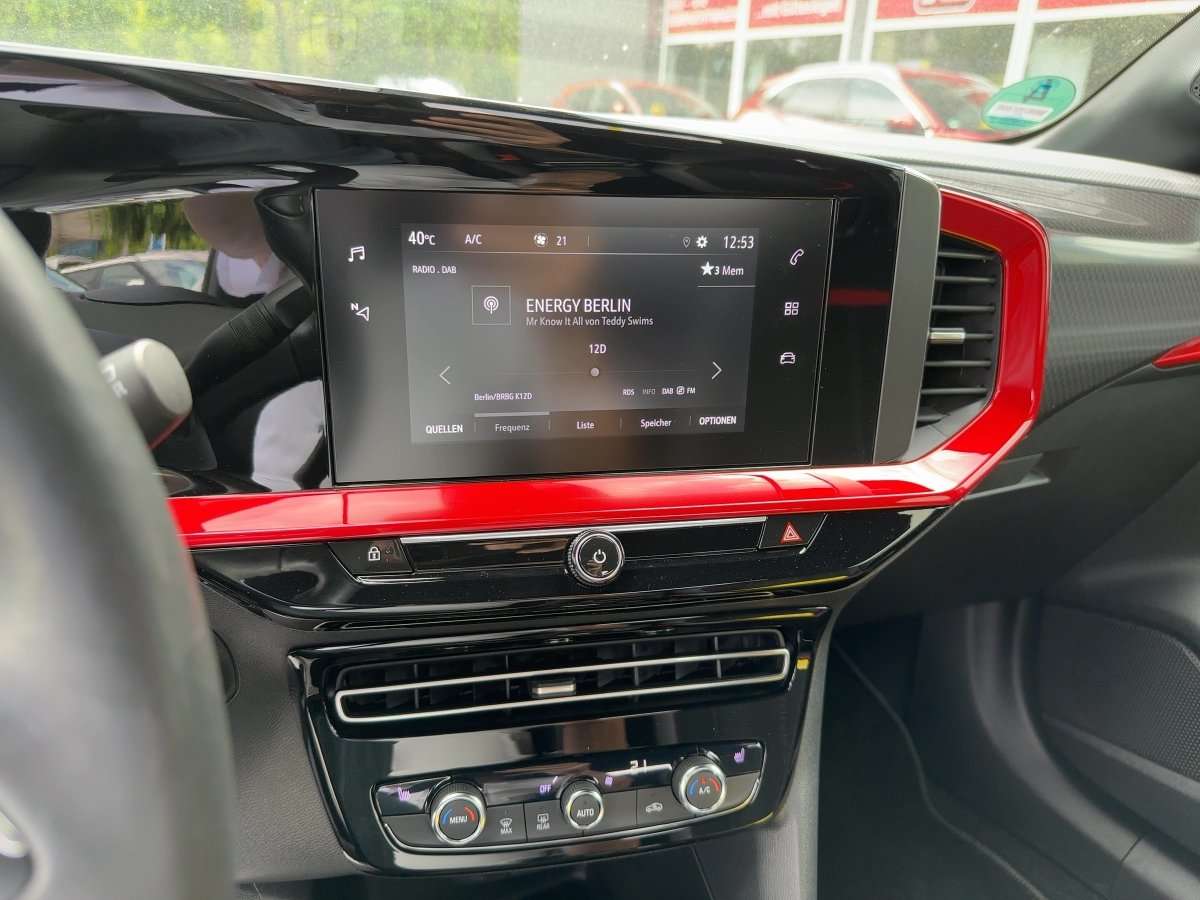 Fahrzeugbild eines Opel Mokka Electric