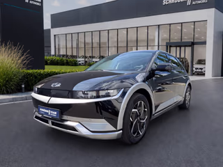Schräge Frontansicht auf einen Hyundai IONIQ 5 , freigestellt