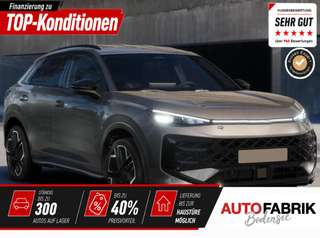 Schräge Frontansicht auf einen Volkswagen T-Roc , freigestellt