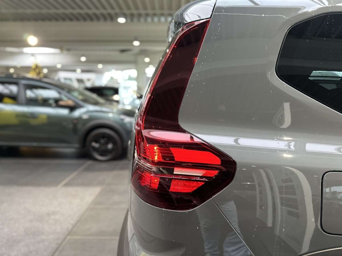 Fahrzeugbild eines Dacia Jogger