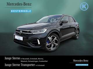Schräge Frontansicht auf einen Volkswagen T-Roc , freigestellt