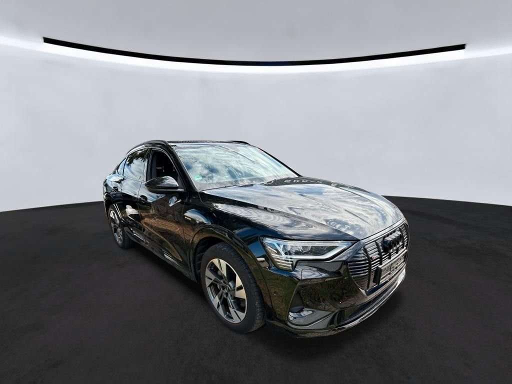 Fahrzeugbild eines Audi e-tron