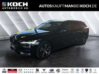 Schräge Frontansicht auf einen Volvo V60 , freigestellt